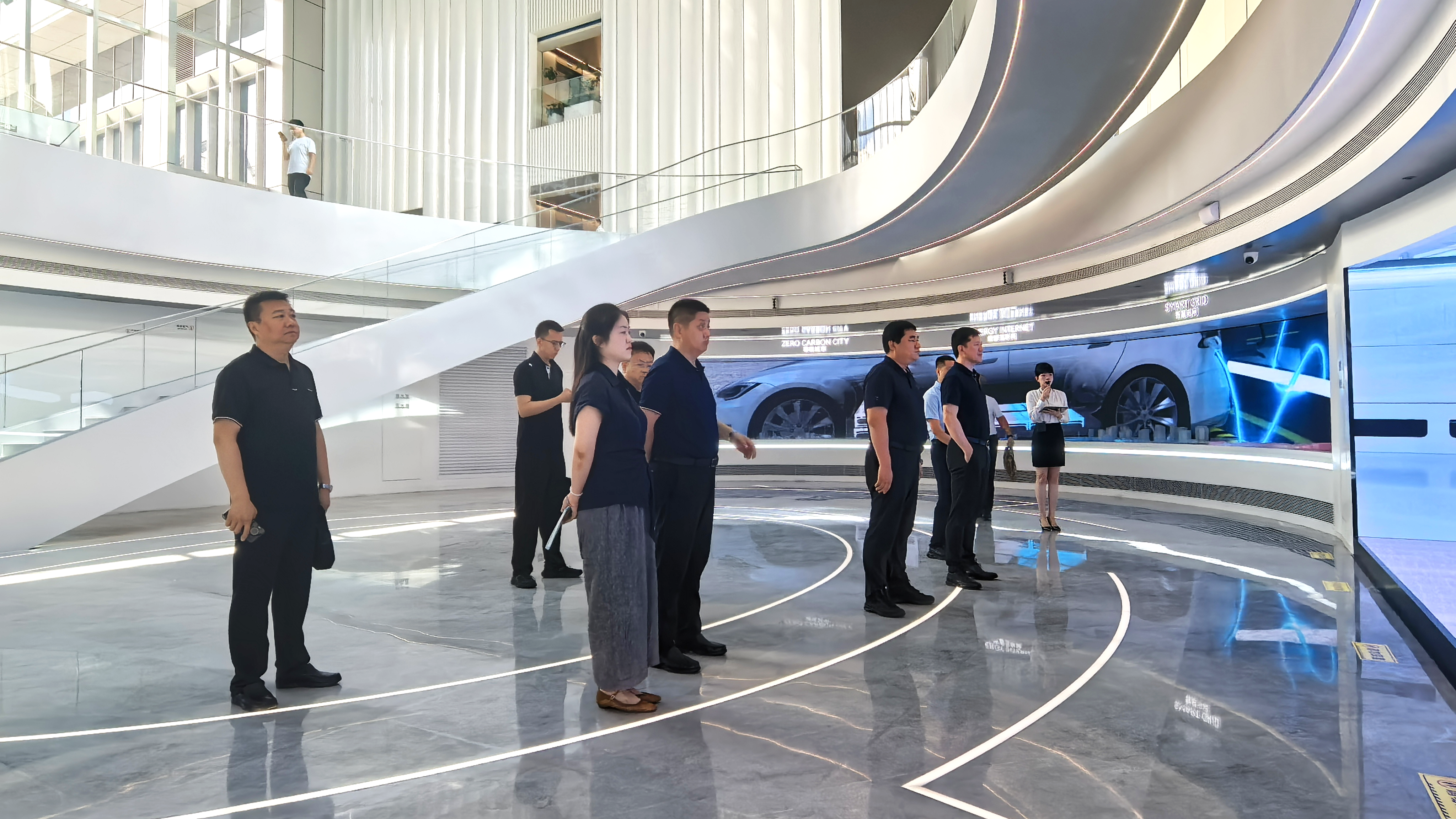 赤峰市委副书记陈占英一行赴今年会科技考察交流